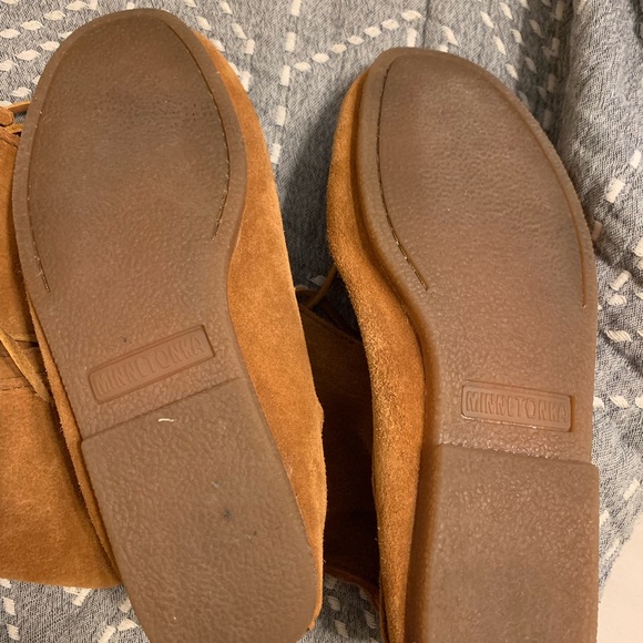 Minnetonka lace moccasin boots size 8 - Picture 6 of 7